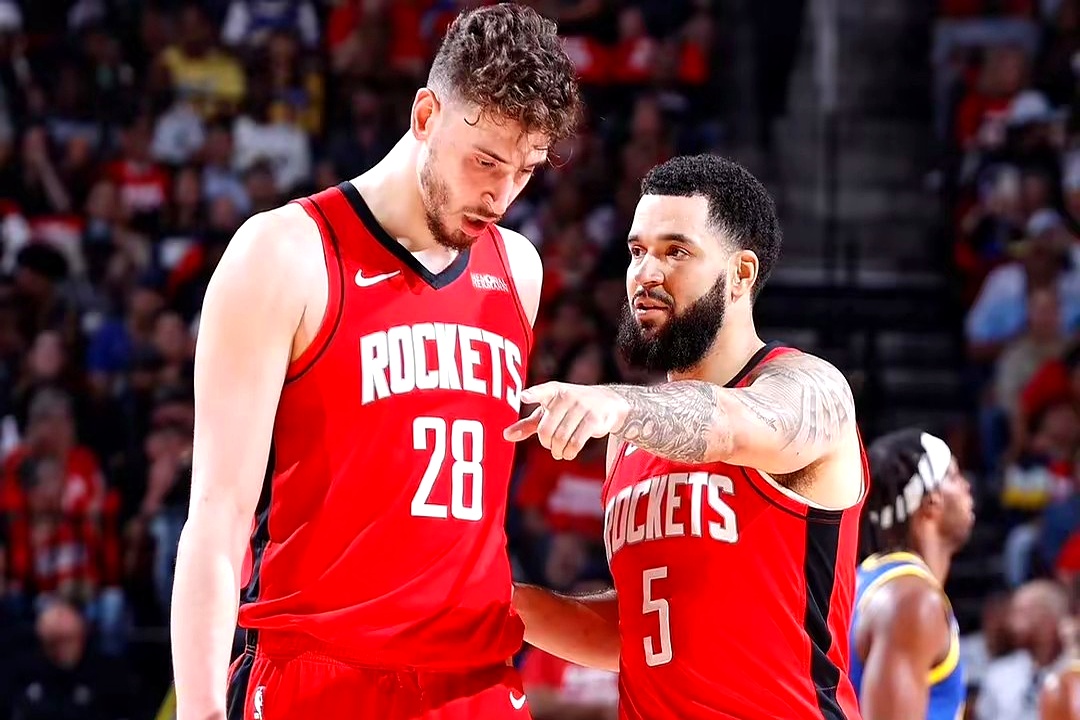 星空体育 -关于休斯敦火箭训练开放日，赛后复出首秀引欢呼，欧超杯在即，更衣室氛围转暖的信息