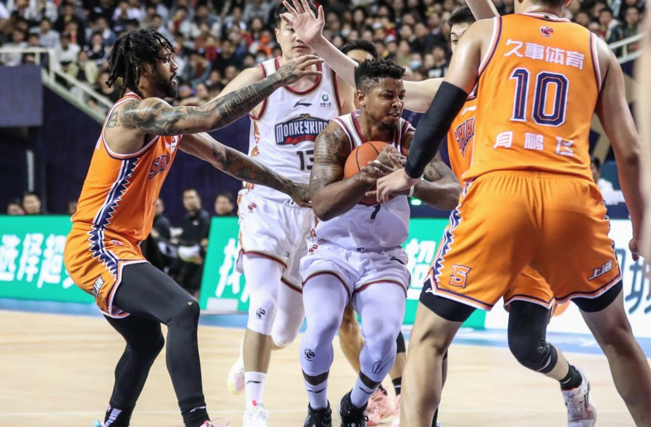 今夜NBA常规赛传出新动向；上海久事调整名单；管理层表态——震撼外界；赛季目标并未改变的简单介绍